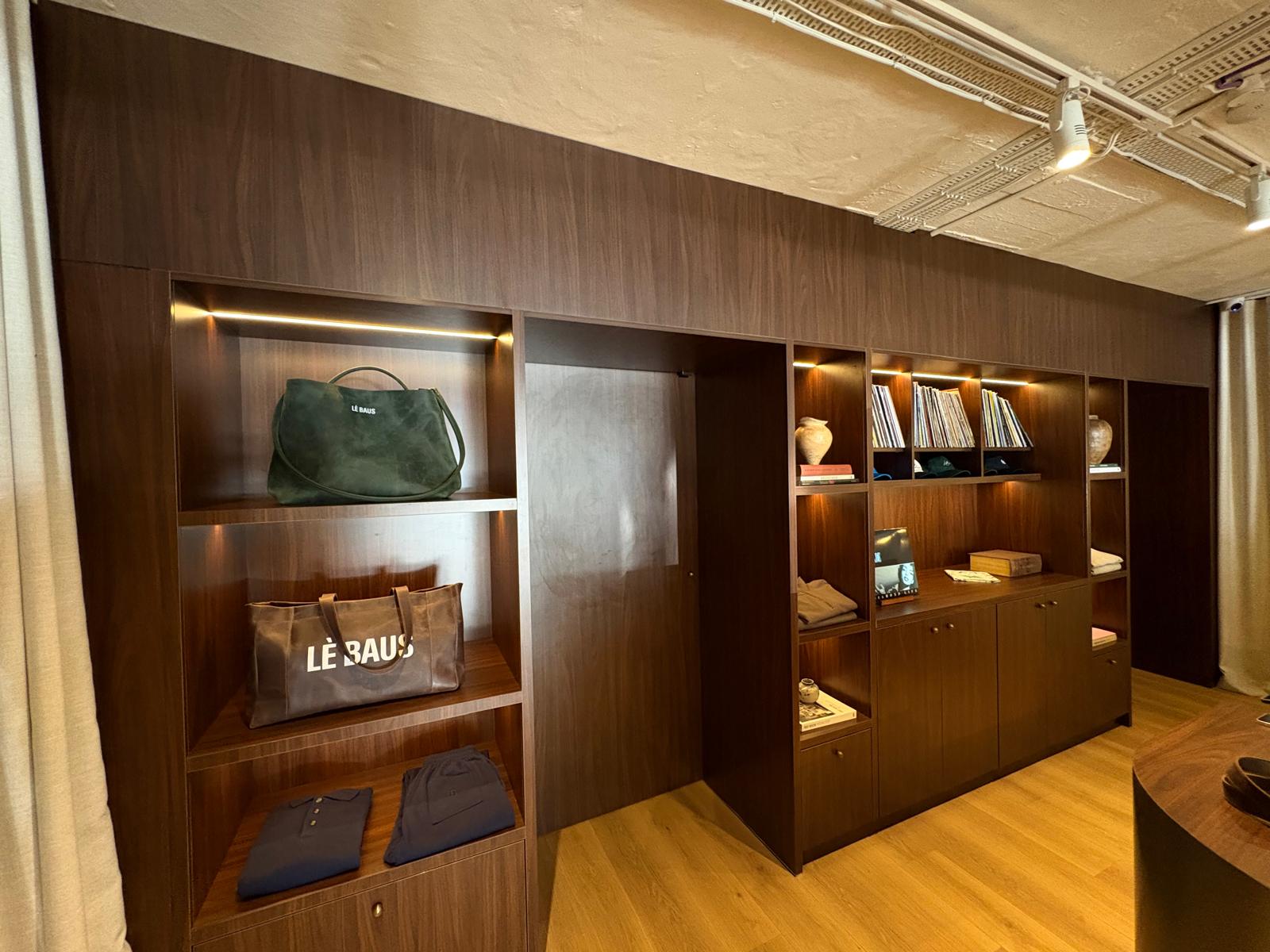 LED display lighting in retail shelving